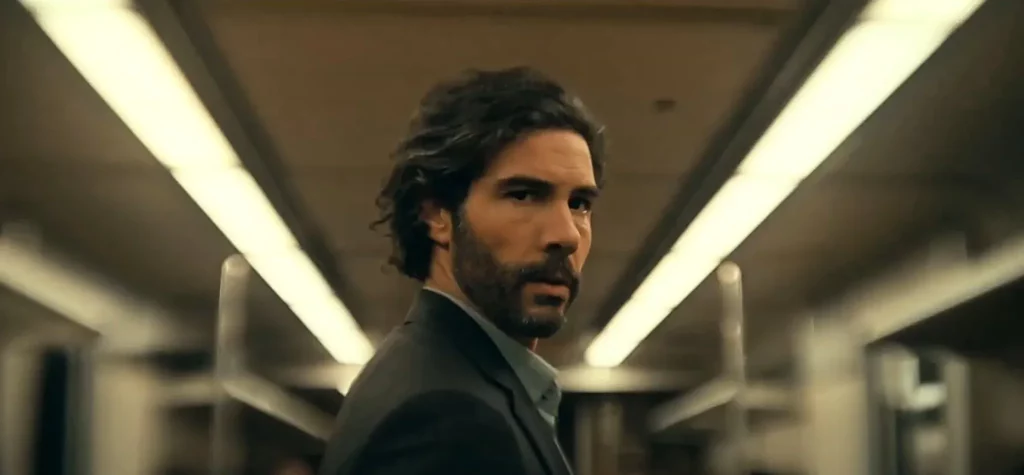 Tahar Rahim sebagai Ezekiel Sims