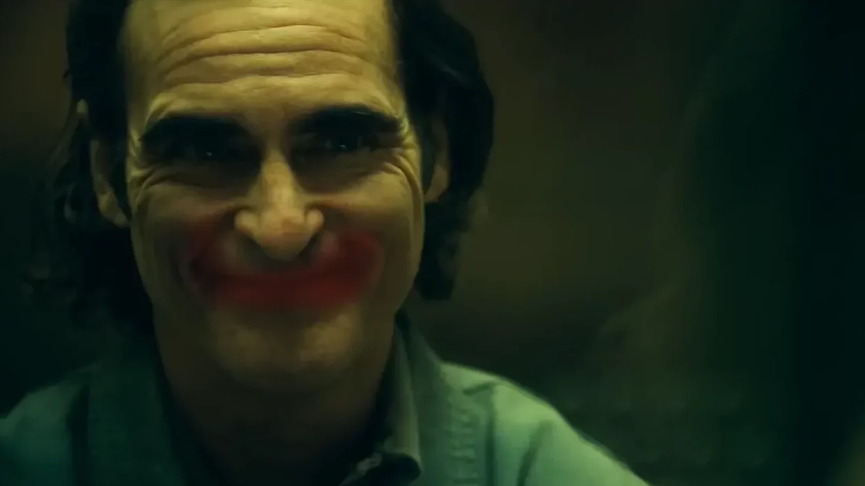 Joaquin Phoenix sebagai Joker