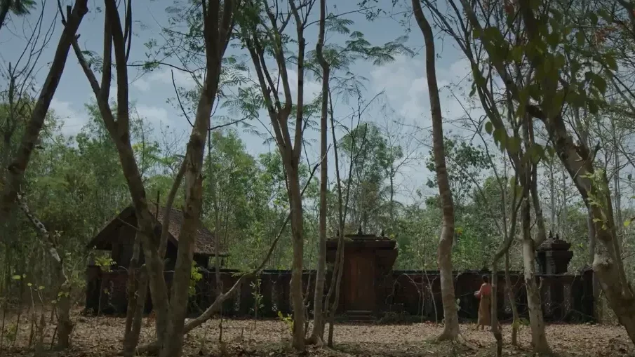 Set Produksi Film Badarawuhi di Desa Penari