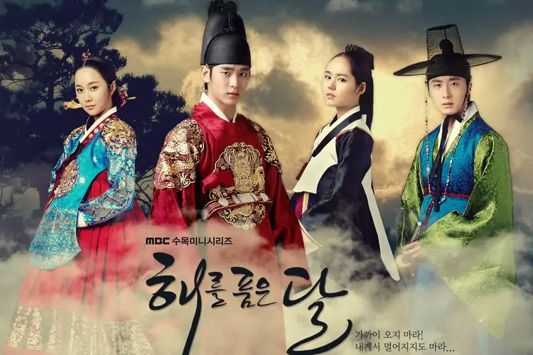 Kim Soo-hyun di Moon Embracing the Sun