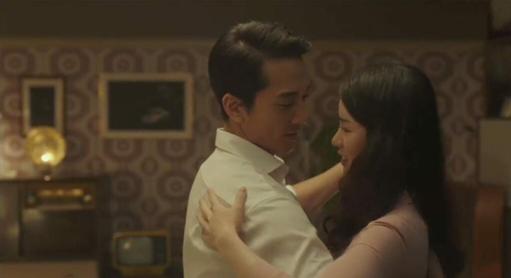 Ga-heun dan Jin-pyong berdansa